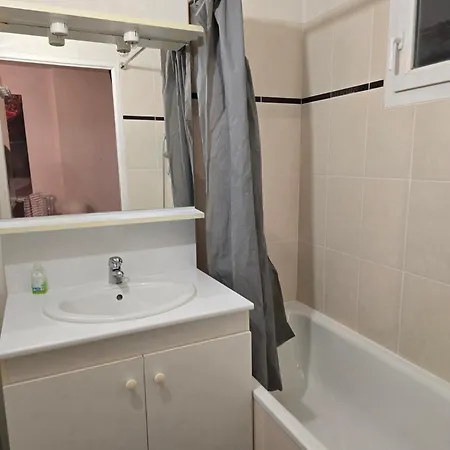 T2 Lumineux Avec Balcon & Parking - Proche Centre Apartamento